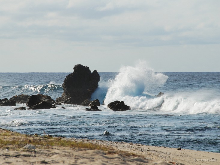 171- La vague imite le rocher.JPG